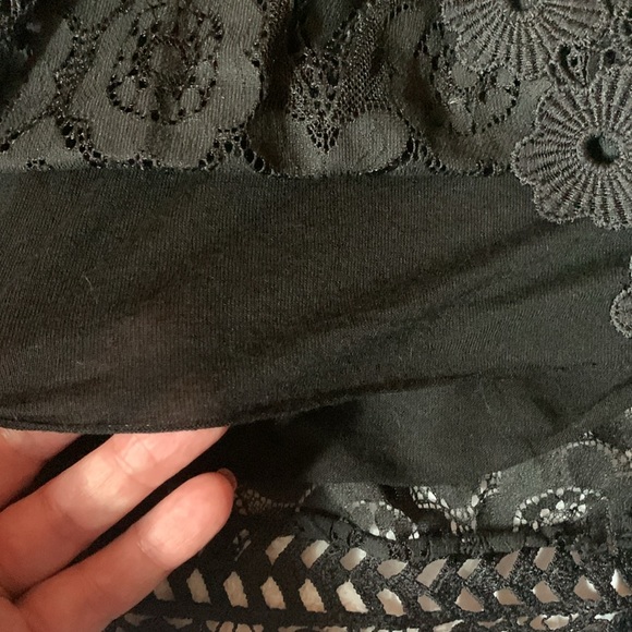 Dis Moi, stunning black Italian lace cold shoulder top, L-XL - Picture 9 of 11